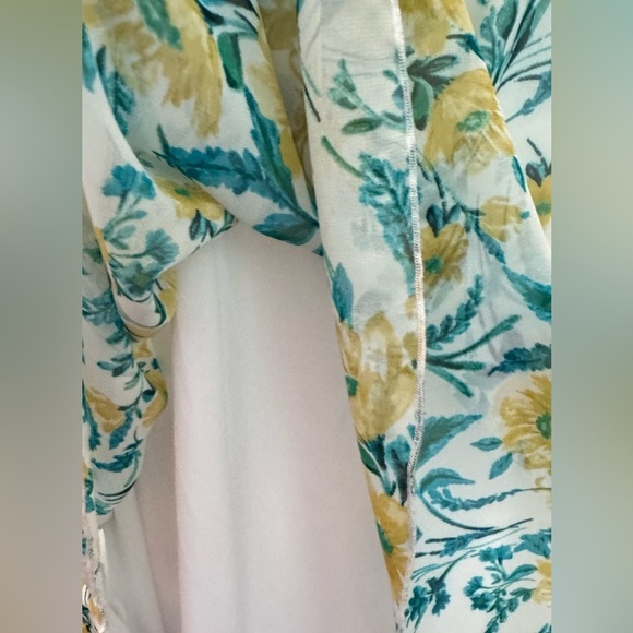 Calvin Klein | Flowy Floral Sleeveless Blouse Top - Picture 5 of 12